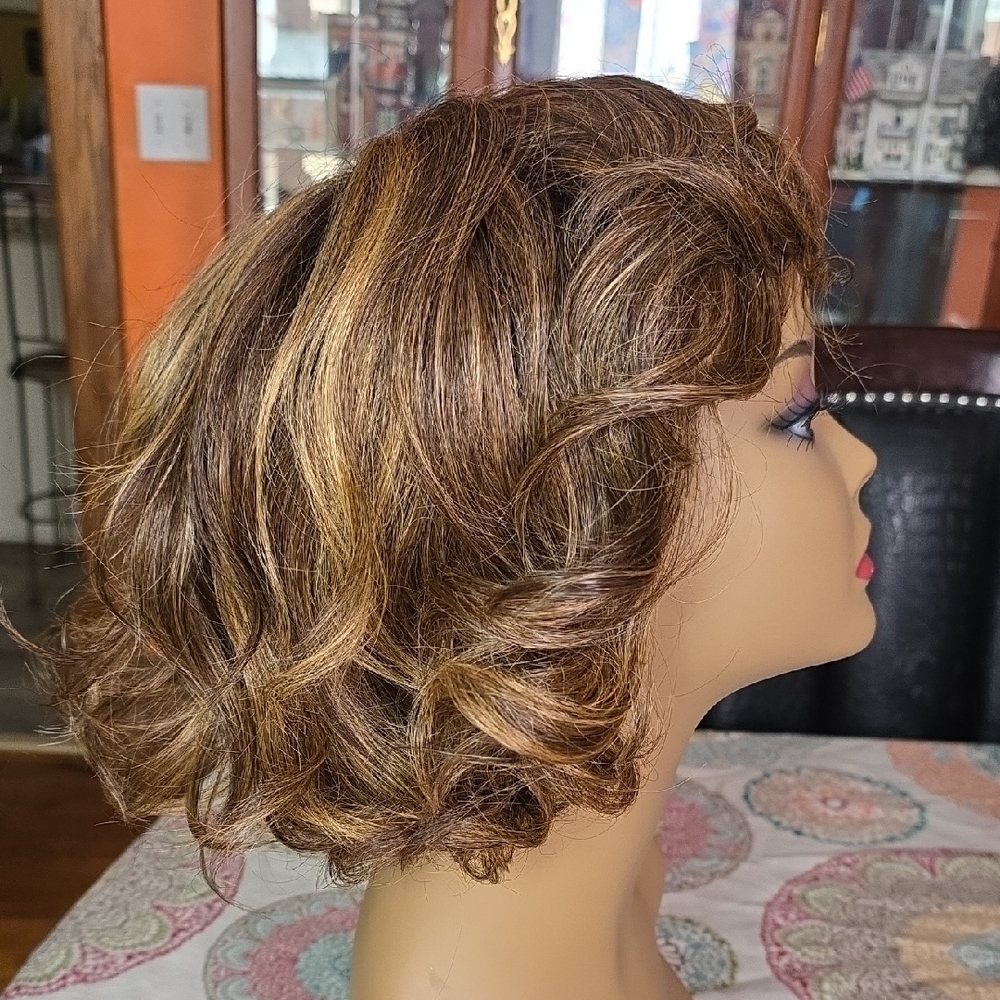 Toni Brattin Casually Chic In Brown Blond - Picture 2 of 5